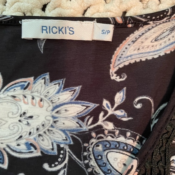 Women’s sleeveless blouse - Picture 3 of 3